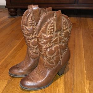 Cowgirl boots with heel